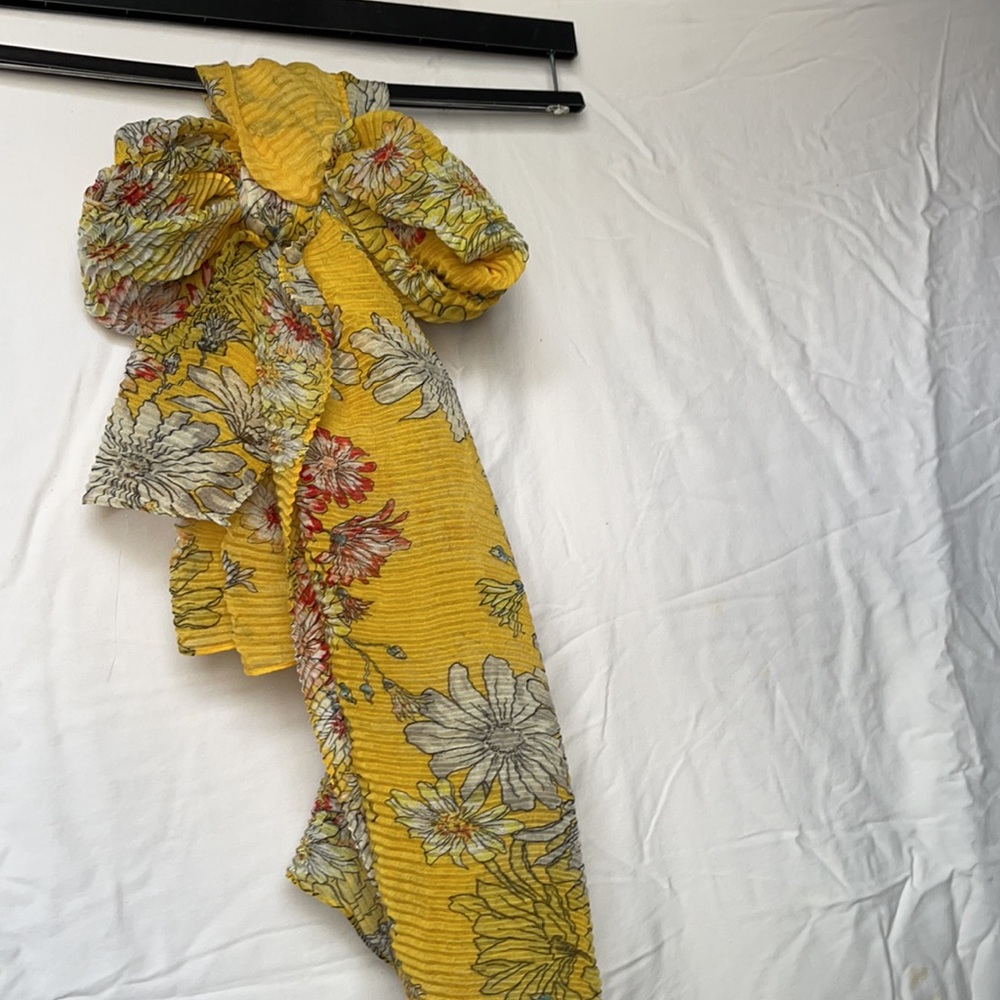Scarf - Picture 3 of 4